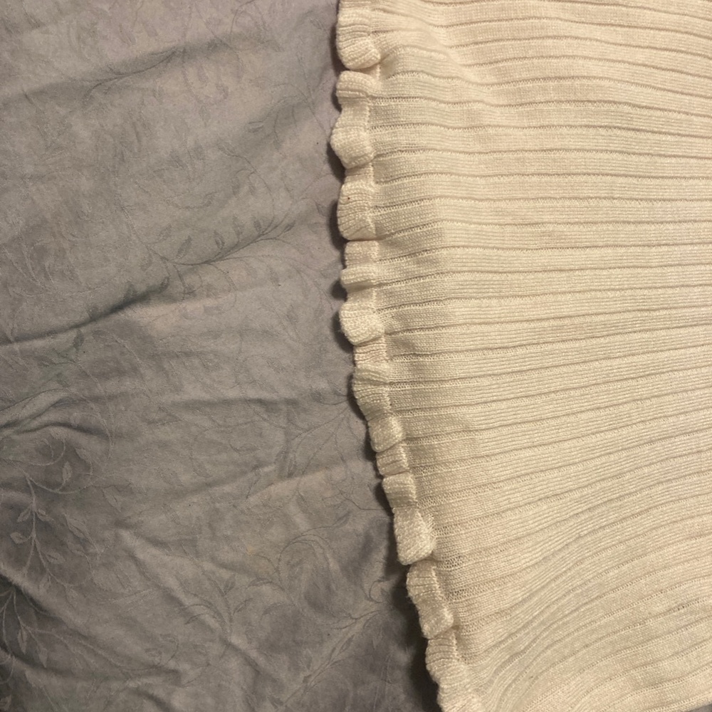 White sweater - Picture 4 of 4